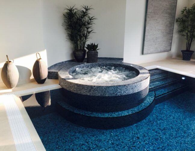 Spa pool built into indoor swimming pool