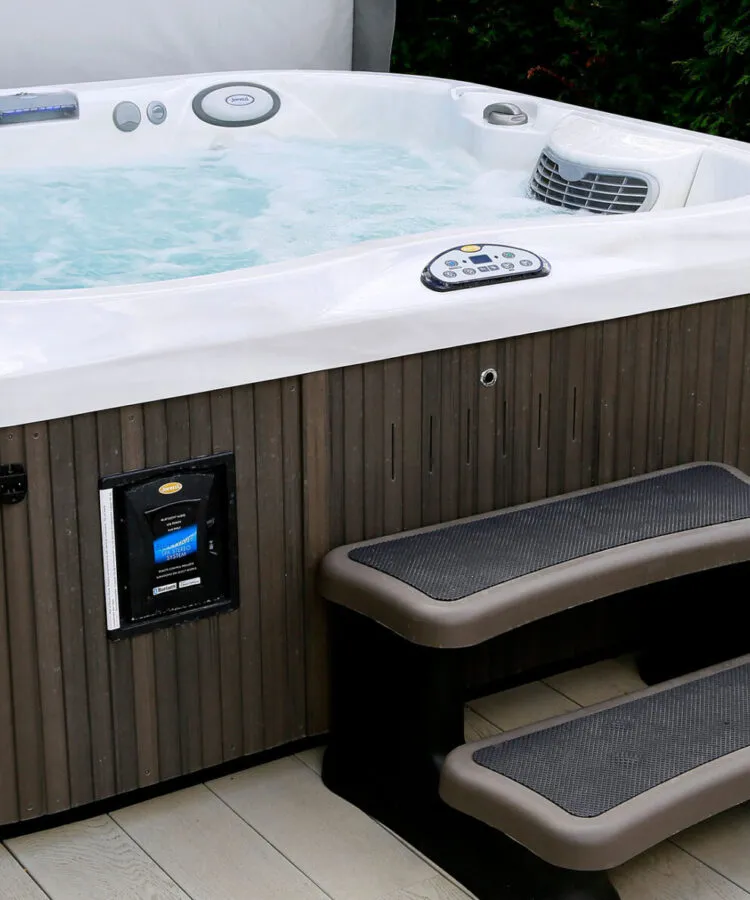 Hot tub with steps