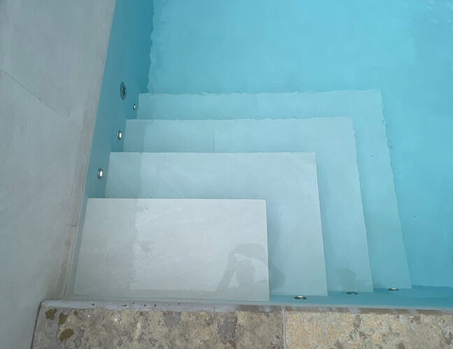 Contemporary square corner pool steps